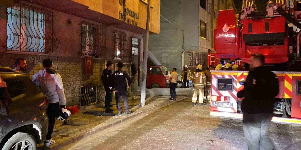 Sultangazi’de 4 Katlı Binanın Bodrum Katında Korkutan Yangın