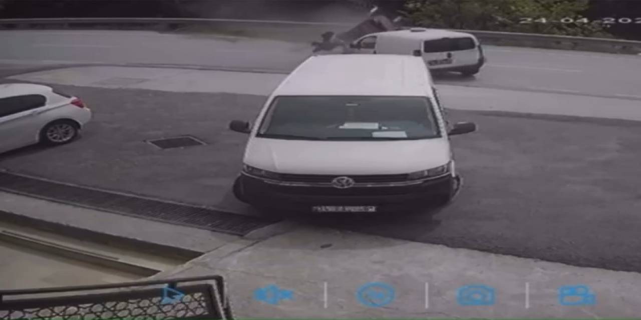 Ataşehir’de Otomobil Ve Motosikletin Karıştığı Kaza Anı Kamerada