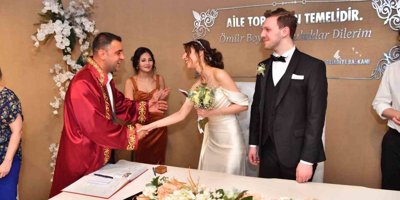 Başkan Kozay, İlk Nikahı Yabancı Damada Kıydı