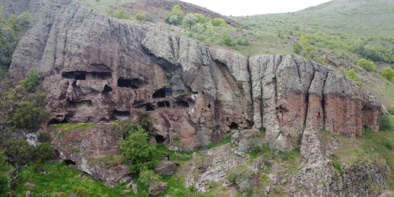 Binlerce Yıllık Tarihi Olan 5 Katlı Zağ Mağaraları Turizme Kazandırılmayı Bekleniyor