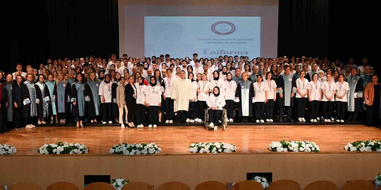 Zbeü Hemşirelik Bölümü Öğrencileri Üniformalarını Giydi