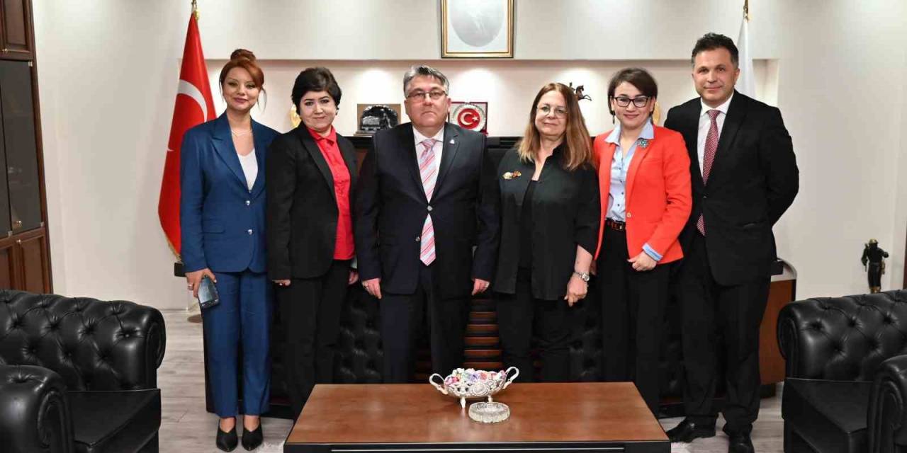 Sempozyum Katılımcılarından Rektör Özölçer’e Ziyaret