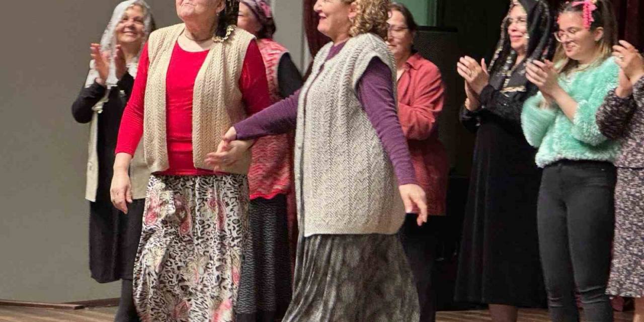 ‘Geçmişe Yolculuk’ İsimli Tiyatro Oyunu Büyük Beğeni Topladı