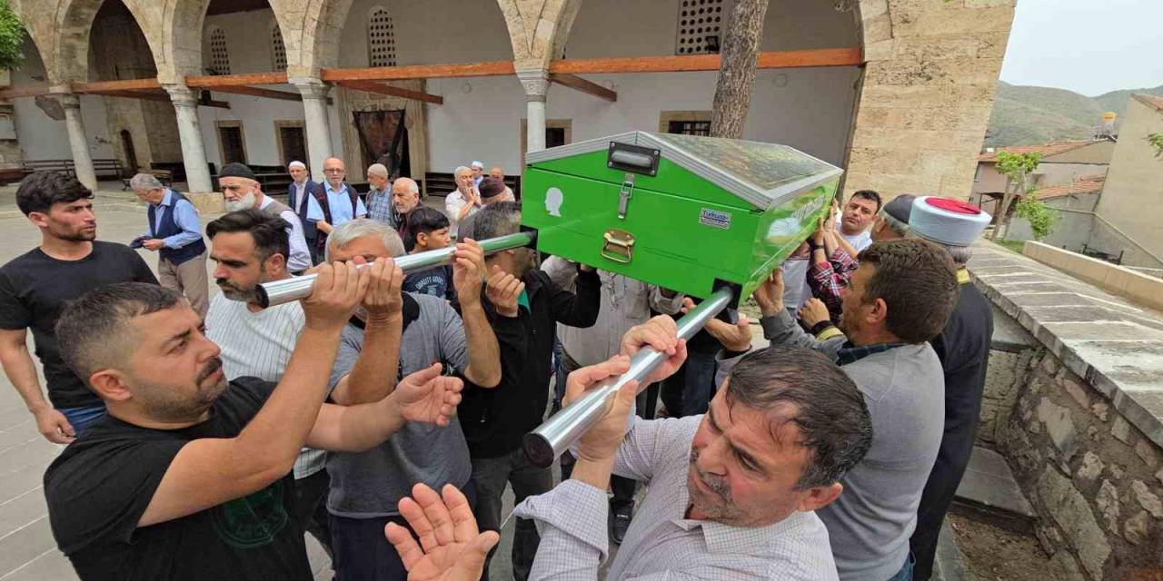 Doğum Gününde Minibüsün Altında Kalarak Hayatını Kaybetti