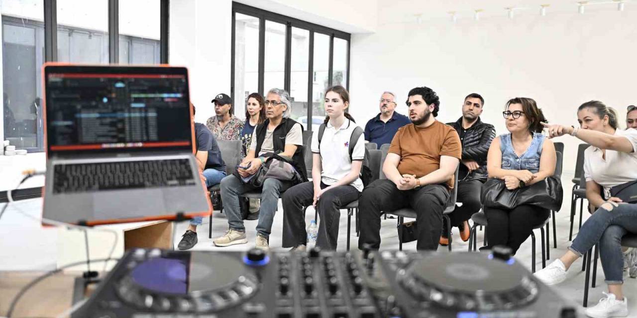 Muratpaşa’da Dj’lik Kursuna Yoğun İlgi