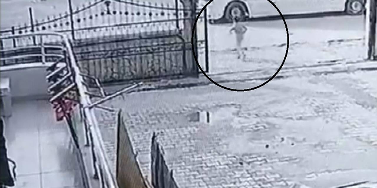 Küçük Çocuğun Minibüsün Altında Kaldığı Anlar Kamerada