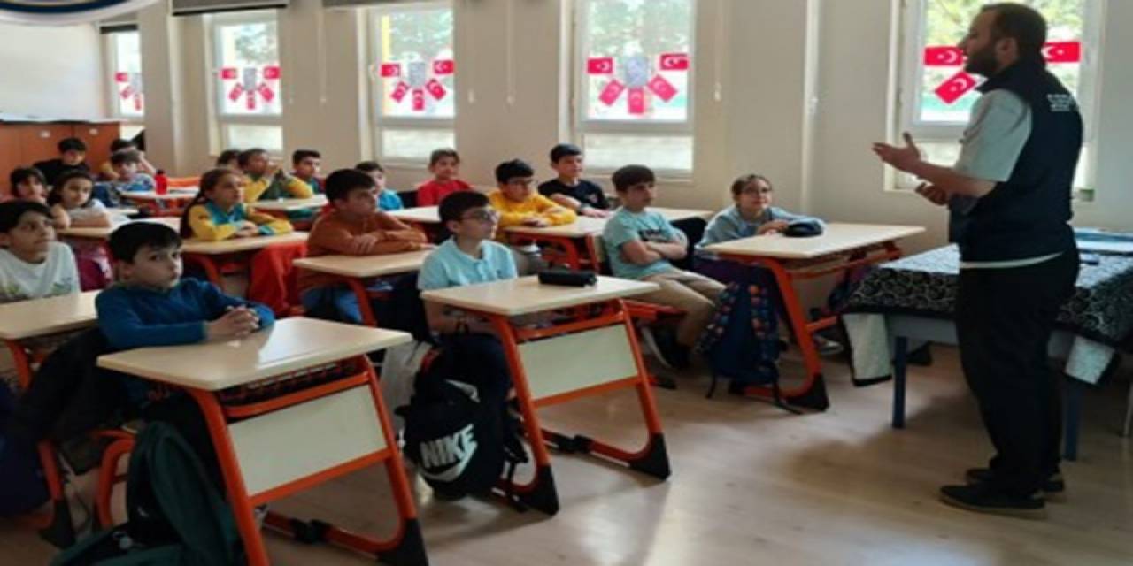 Kars’ta Öğrenciler Siber Suçlara Karşı Bilgilendirildi