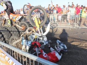 Zorlu Enduro Yarışında Kıran Kırana Mücadele