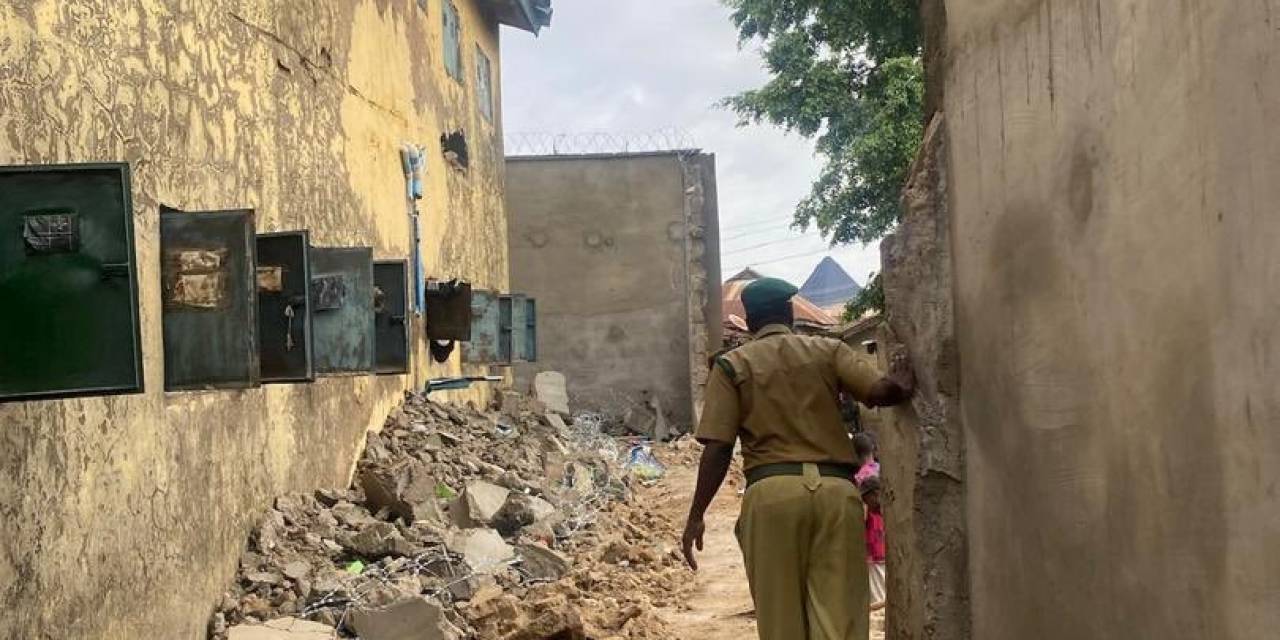 Nijerya’da Şiddetli Yağışlarda Hapishane Hasar Aldı: 118 Mahkum Kaçtı