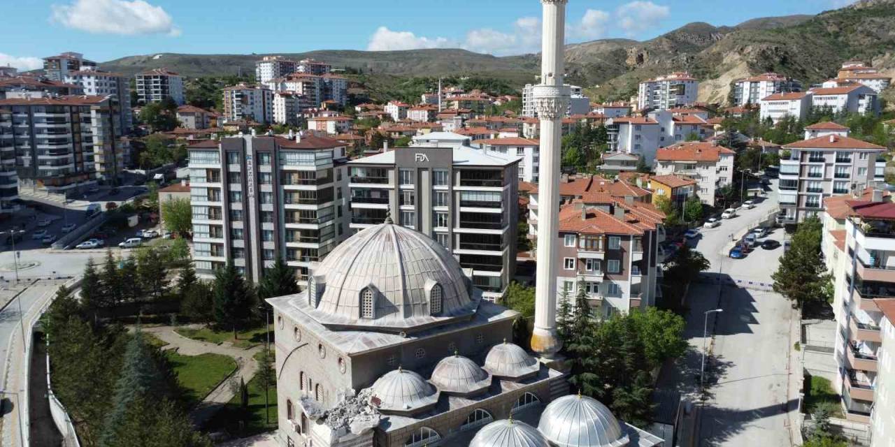 Yıkılma Tehlikesi Bulunan Minarenin Çevresindeki Binalar Tahliye Kararı