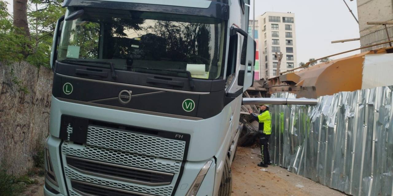 Kartal’da Feci Kaza: Kamyonun Dorsesinin Altında Kalan İşçi Hayatını Kaybetti