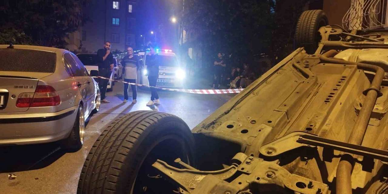Üsküdar’da Park Halindeki Araca Çarpan Otomobil Takla Attı: 1 Yaralı