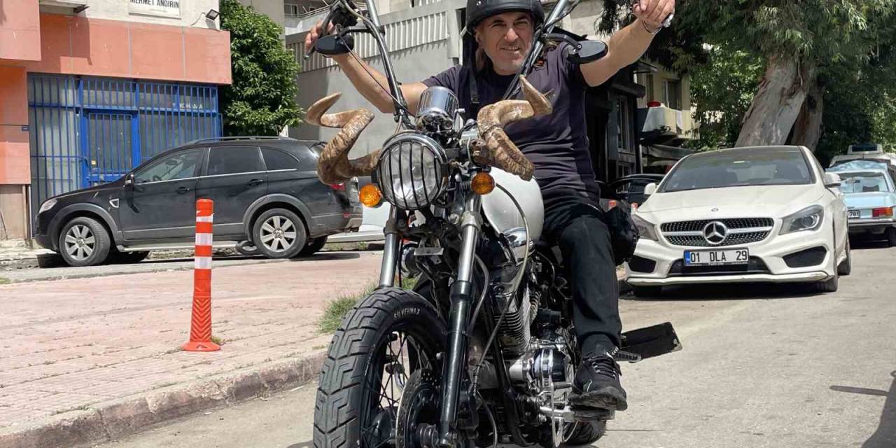 Motosikletine Dağ Keçisi Boynuzu Taktı, Trafikte İlgi Odağı Oldu