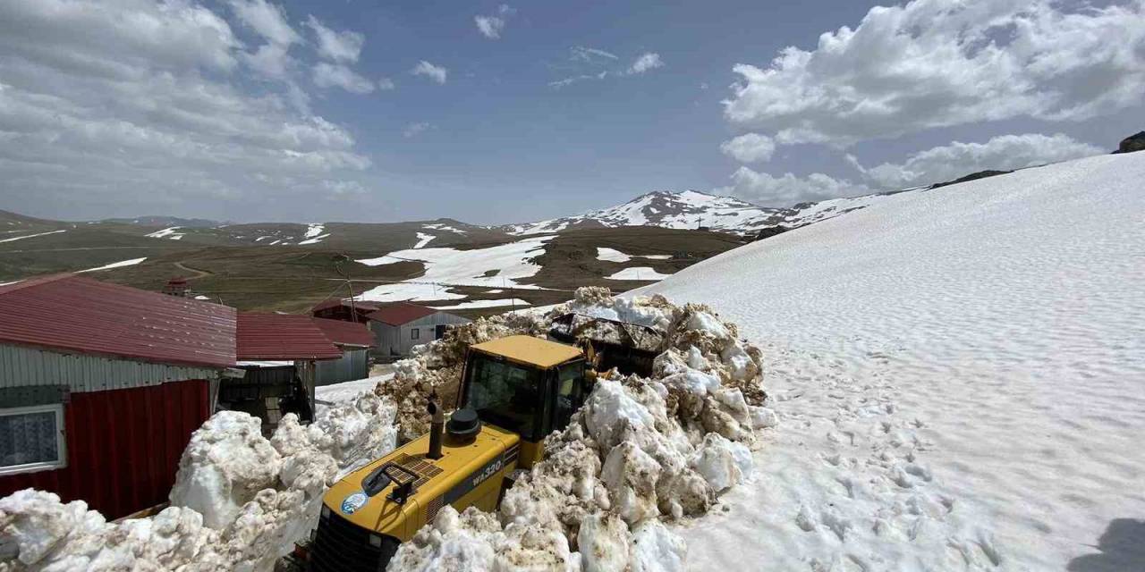 Trabzon’da Karla Kaplı Yayla Yolları Açılıyor