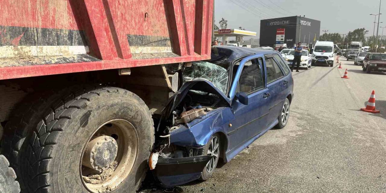 Kastamonu’da Otomobil Kamyonun Altına Girdi: 1 Ölü, 2 Yaralı