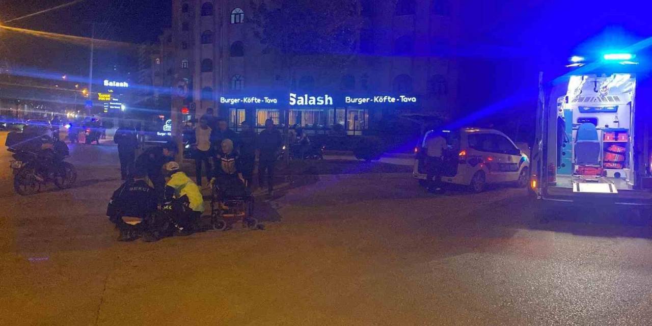 Otomobilin Çarptığı Motosiklet Sürücüsü Yaralandı