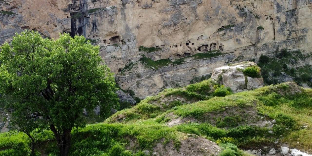 Tunceli’de Urartu Mağaralarının Bilinmeyenlerini Halk Hafızası Yaşatıyor