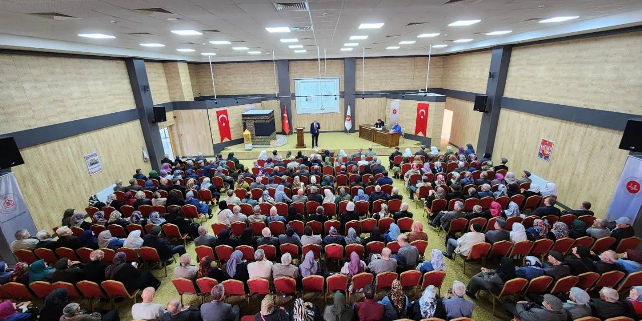 Hacı Adaylarına Yönelik Hac Hazırlık Kursu Düzenlendi