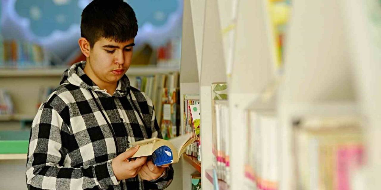 Çocuk Kütüphanesi Sayesinde 4 Yılda 400 Kitap Okudu