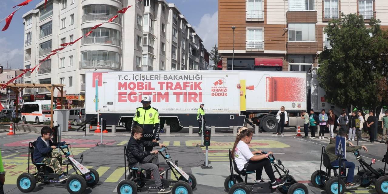 Bozüyük’te ’mobil Trafik Eğitim Tırı’nda Öğrencilere Eğitim Verildi