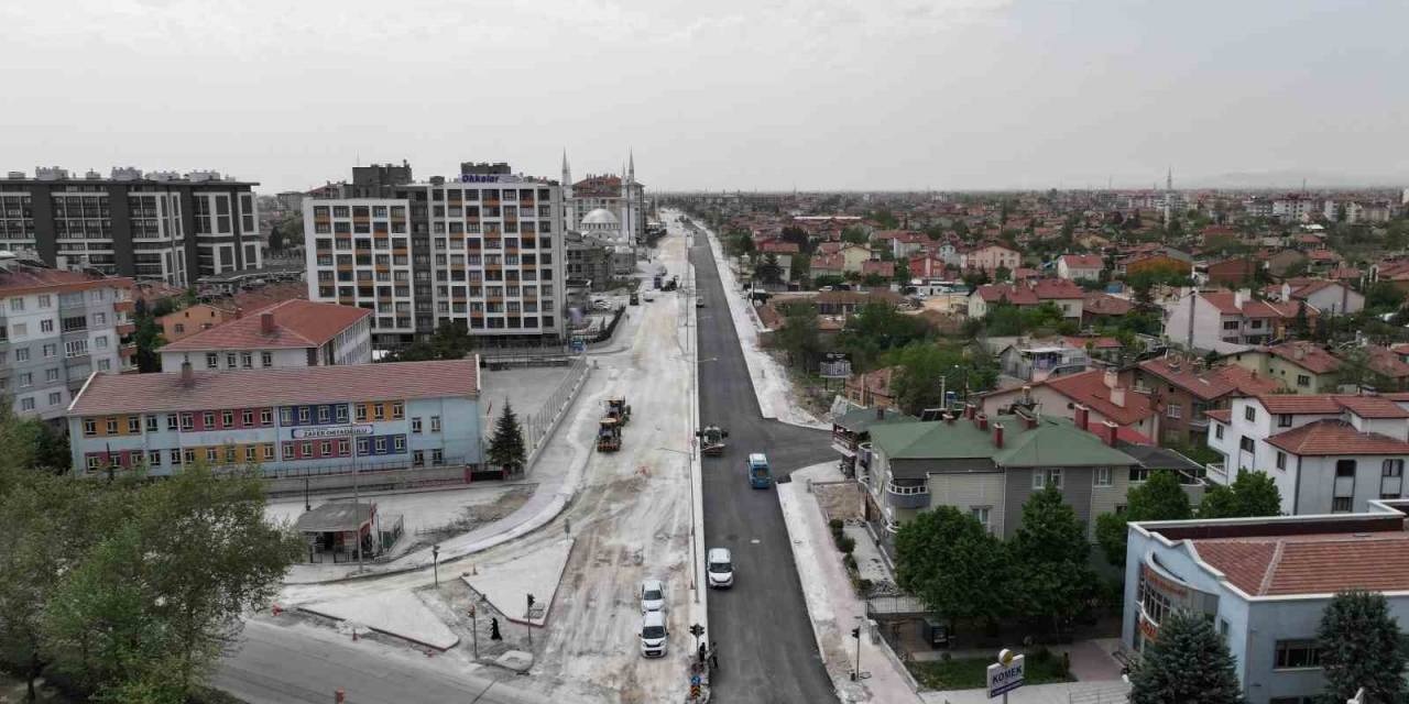 Başkan Altay: "Küçük Aymanas Caddesi’nde Sıcak Asfalt Çalışmasına Başladık"