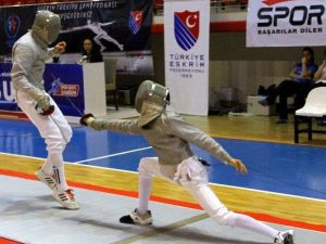 Eskrim Türkiye Şampiyonası Samsun’da Başladı