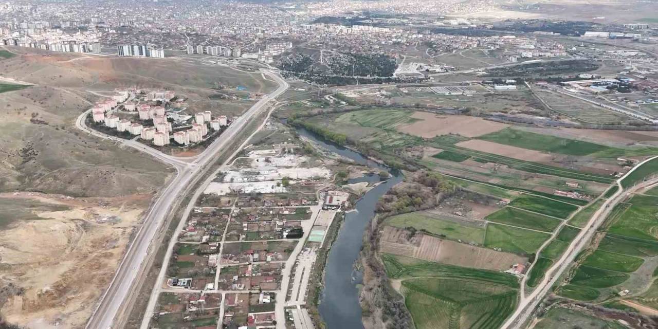 Kuraklık Her Geçen Gün Etkili Oluyor: Yağmur İçin Dualar Edildi, Ekmekler Dağıtıldı