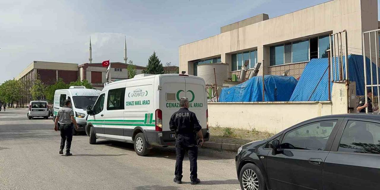 Aynı Fabrikada Çalıştığı Arkadaşını Öldürdükten Sonra İntihar Etti