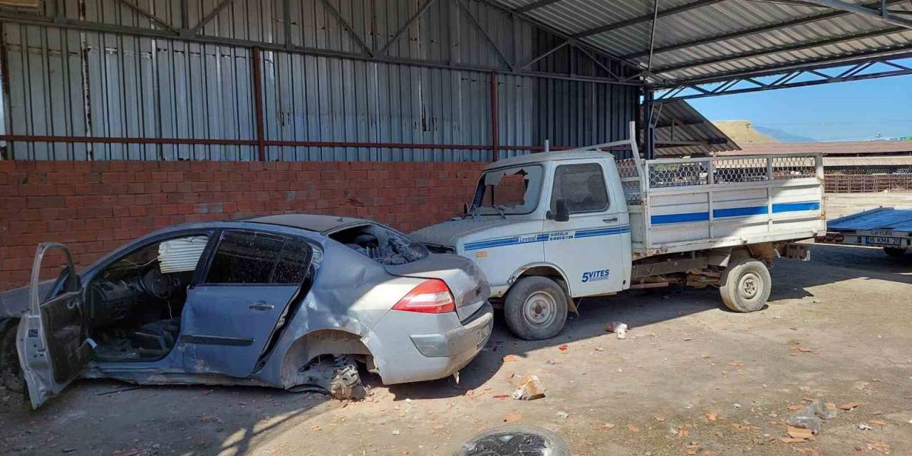 Yoldan Çıkıp Fabrikanın Bahçesine Uçtu: 2 Yaralı