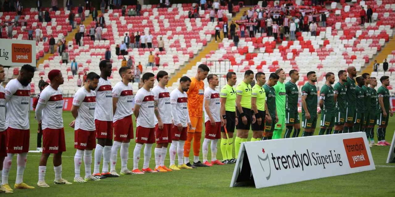 Trendyol Süper Lig: Sivasspor: 0 - Konyaspor: 0 (İlk Yarı)