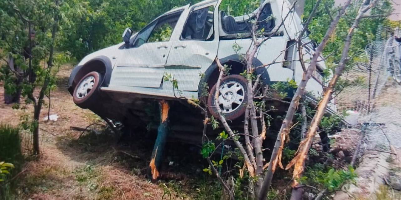 Isparta’da Hafif Ticari Araç Bahçeye Savruldu: 1 Yaralı