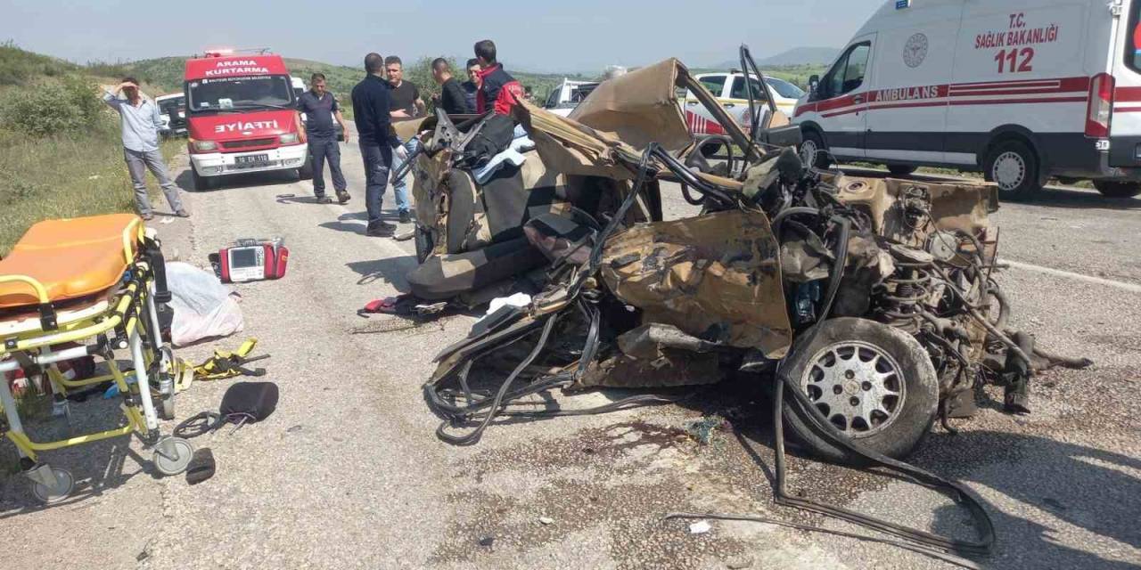 Balıkesir’de Feci Kaza: Anne Ve Oğlu Hayatını Kaybetti, Baba Ağır Yaralı