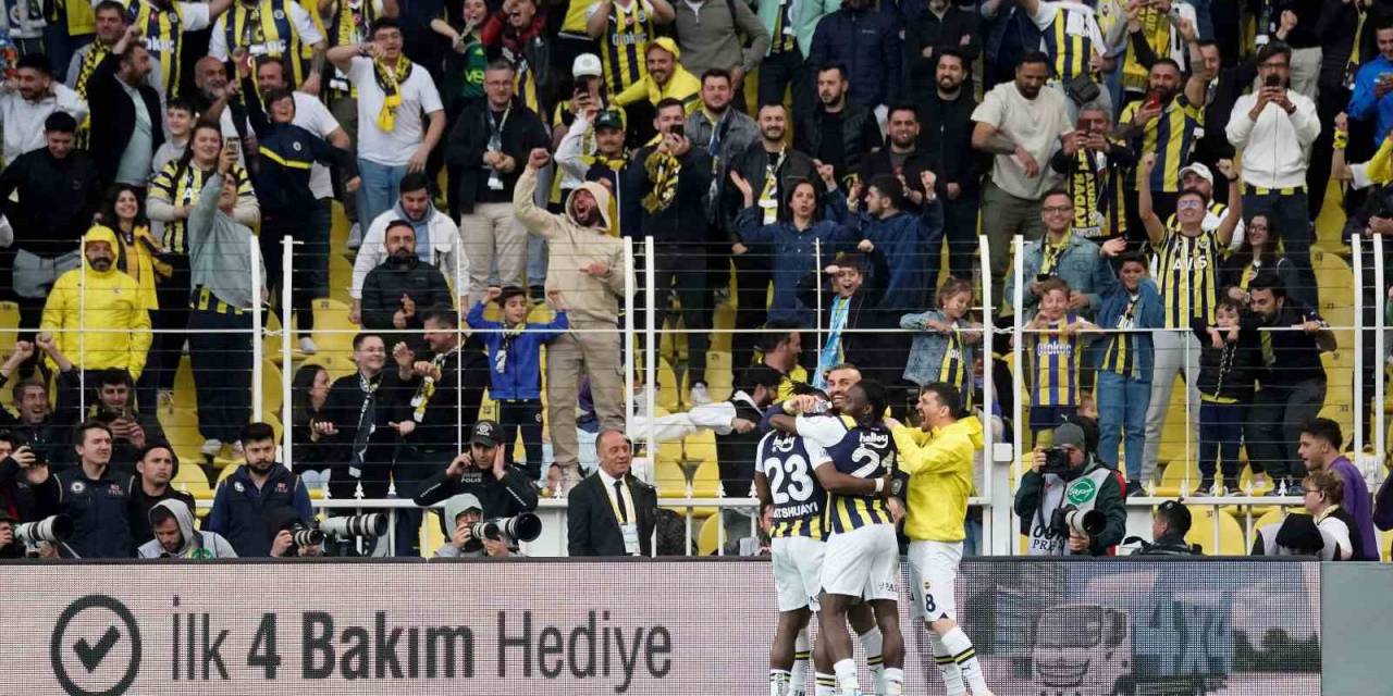 Trendyol Süper Lig: Fenerbahçe: 1 - Beşiktaş: 0 (İlk Yarı)