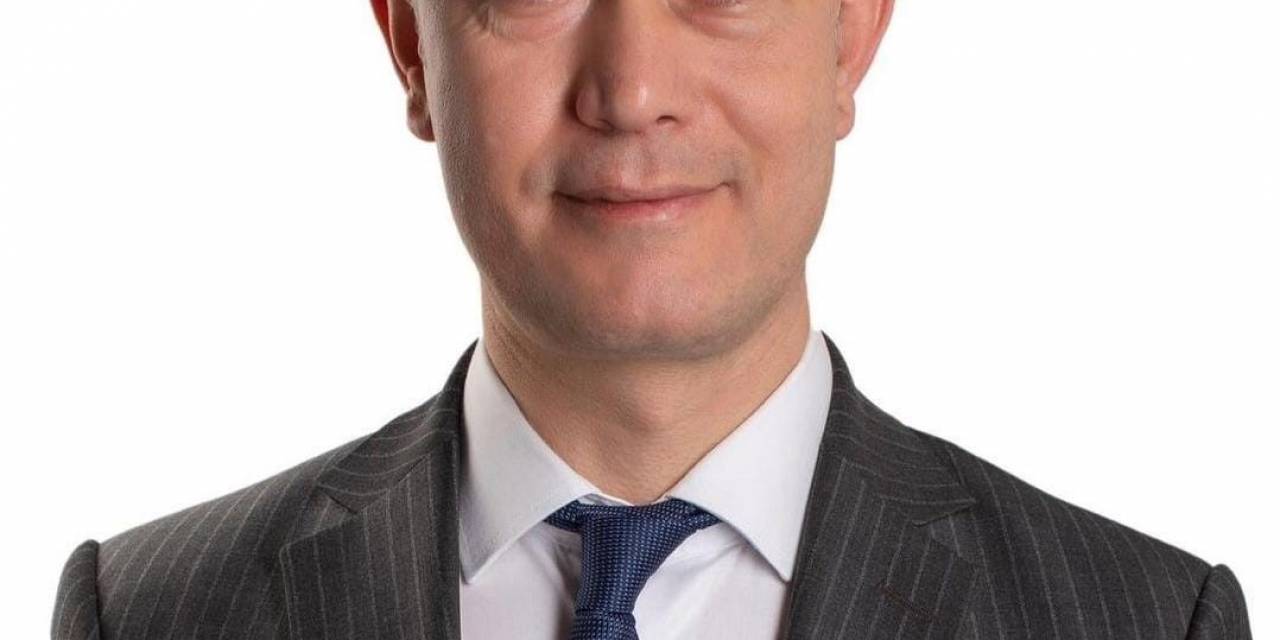 Yerde Yuvarlanması Tepki Çeken Ak Partili Meclis Üyesi Görevinden İstifa Etti