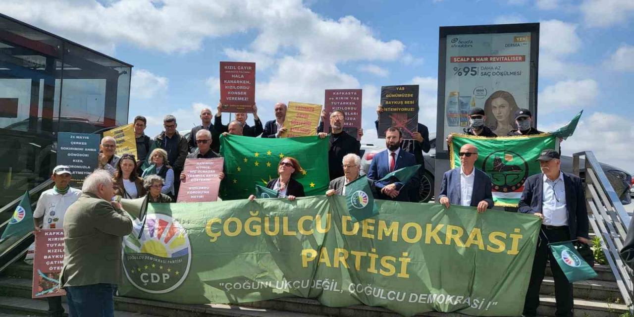 Türkiye’de Konser Verecek Olan Kızılordu Korosu’na Protesto