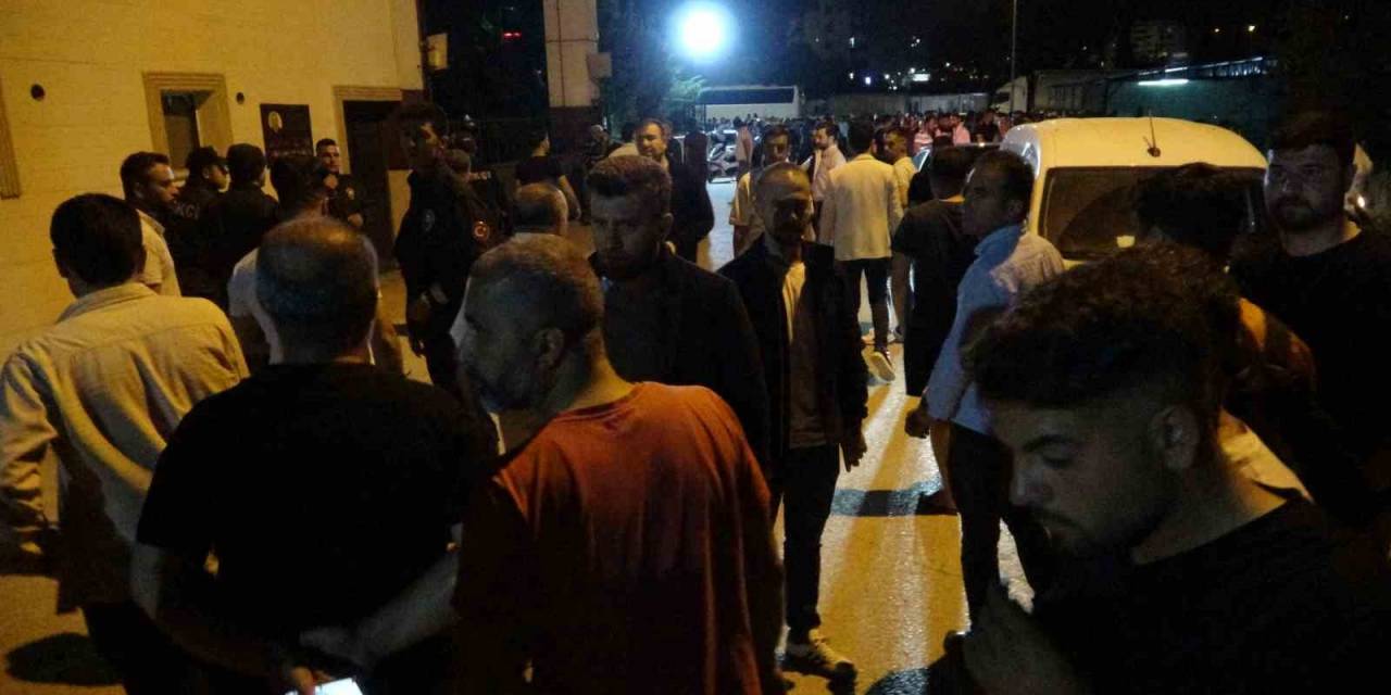 Polislere Destek İçin Polis Merkezine Akın Ettiler