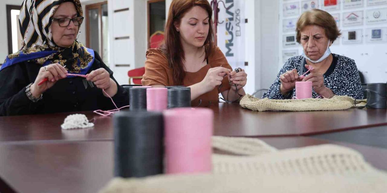 Elazığlı Kadınların Ürettiği Çantalar Dünyada Sergileniyor