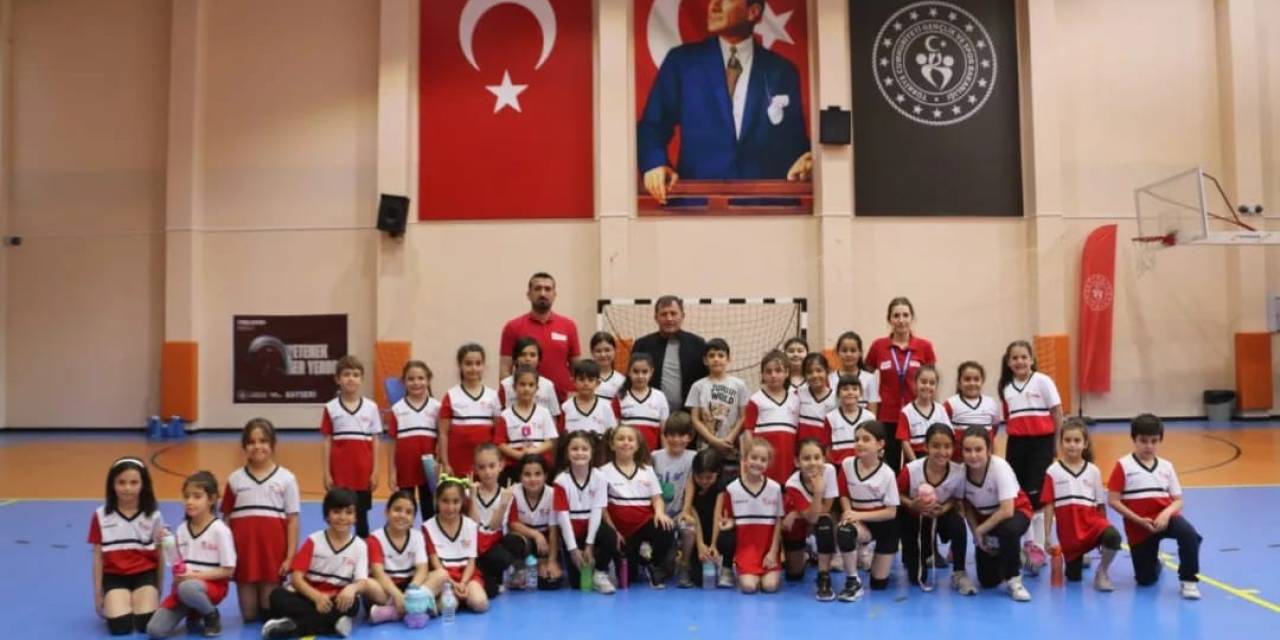 Fabrika Voleybola İlgi Büyük