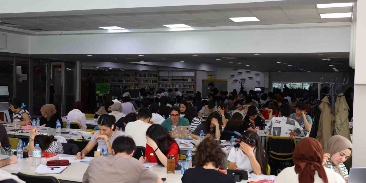 7/24 Kütüphane Uygulaması Gençlerden Tam Not Aldı