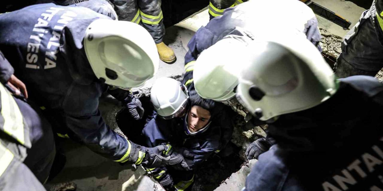 Genç İtfaiyecilere Gerçeği Aratmayan Deprem Eğitim