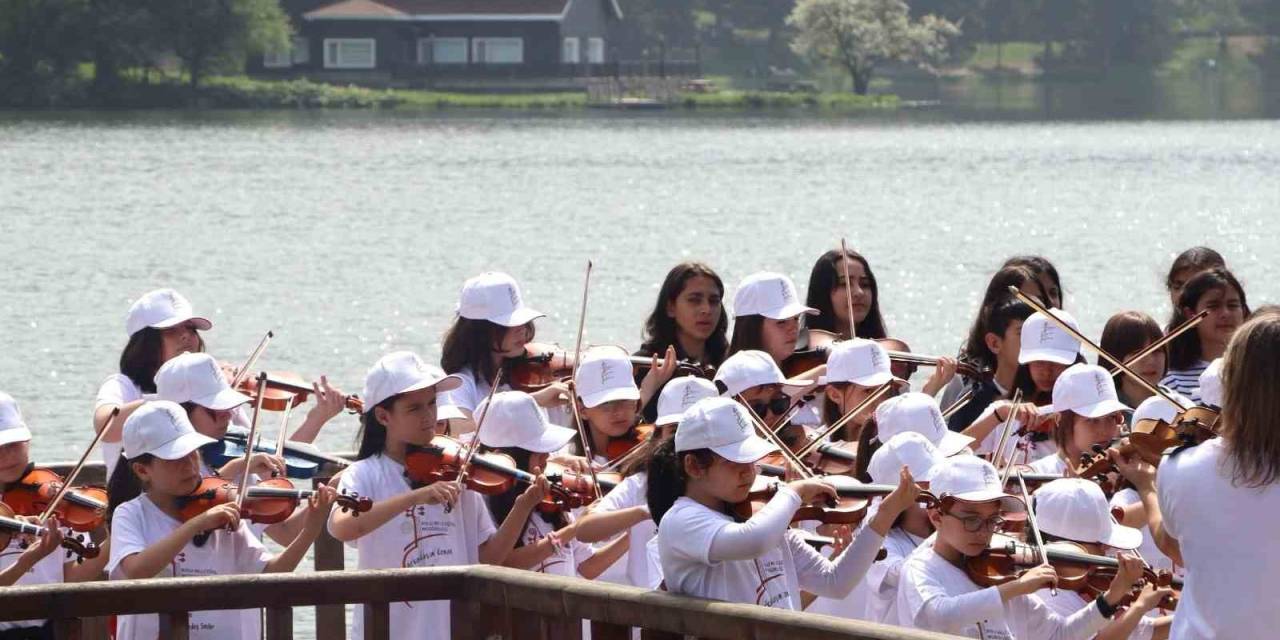 Depremzede Küçük Müzisyenlerden Bolu’da Keman Konseri