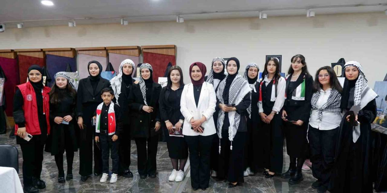 Gazze’nin Sesini Fırçalarıyla Tuvale Çizdiler