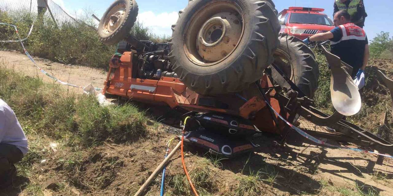 Devrilen Traktörün Altında Kalan Kişi Hayatını Kaybetti