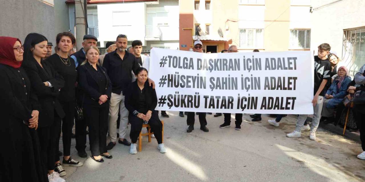 Bıçaklanan Kadını Kurtardıktan Sonra Tutuklanan Gençlere Destek İçin Sevenleri Bir Araya Geldi