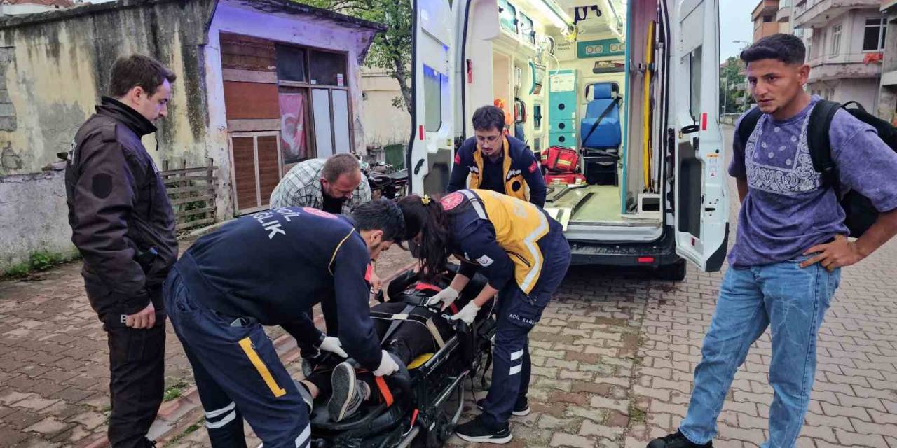 Motosikletin Çarptığı Köpek Telef Oldu, Sürücü Yaralandı