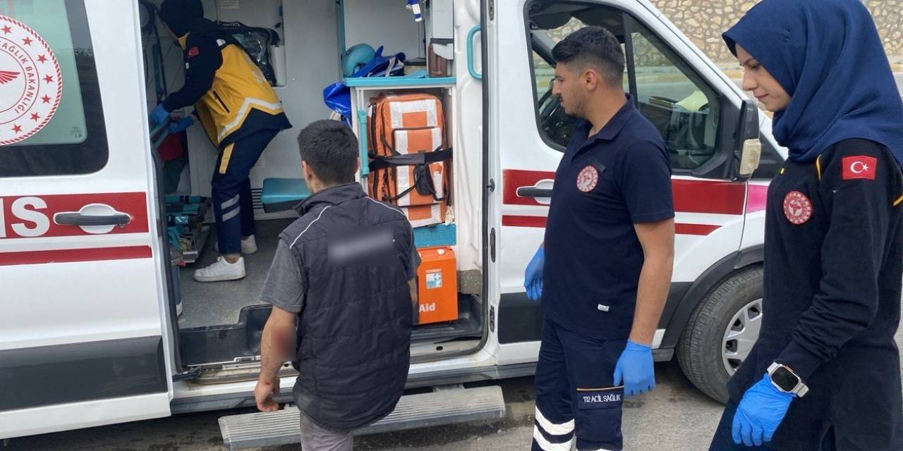 Köpeğe Çarpmamak İçin Motoru Devirdi: 2 Yaralı