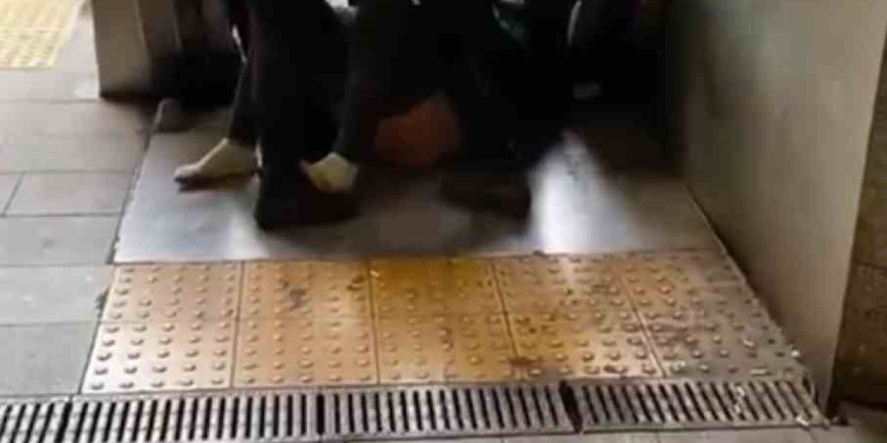 Mecidiyeköy’de Akıl Almaz Olay: Oturma İzni Biten Kenyalı Kadın Soyunarak Polise Direndi