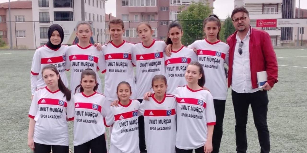 Akıncılarspor Kadın Futbol Takımı, İlk Maçını Yaptı