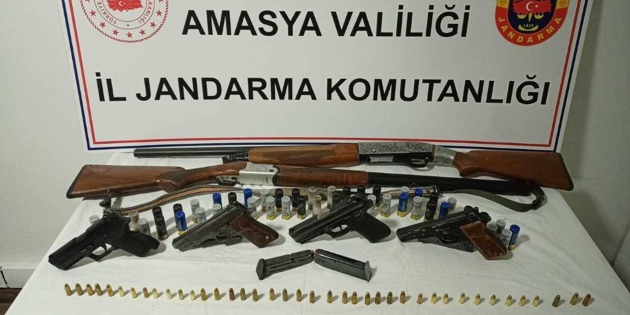 Amasya’da Gazinoya Operasyonda 6 Ruhsatsız Silah Ele Geçirildi: 6 Gözaltı