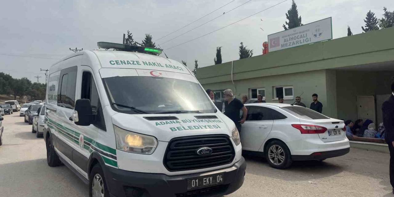 Otobüsün Açık Kapısından Düştükten Sonra Hayatını Kaybeden Yaşlı Kadın Toprağa Verildi